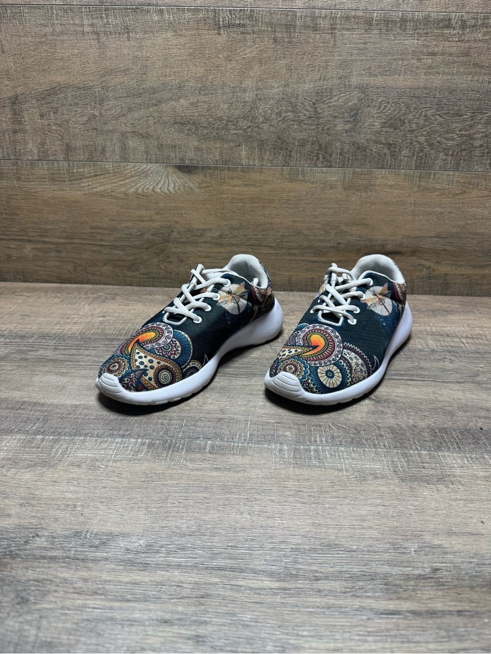Yes We Vibe Women's Paisley Pattern Lightweight Sneakers - Navy